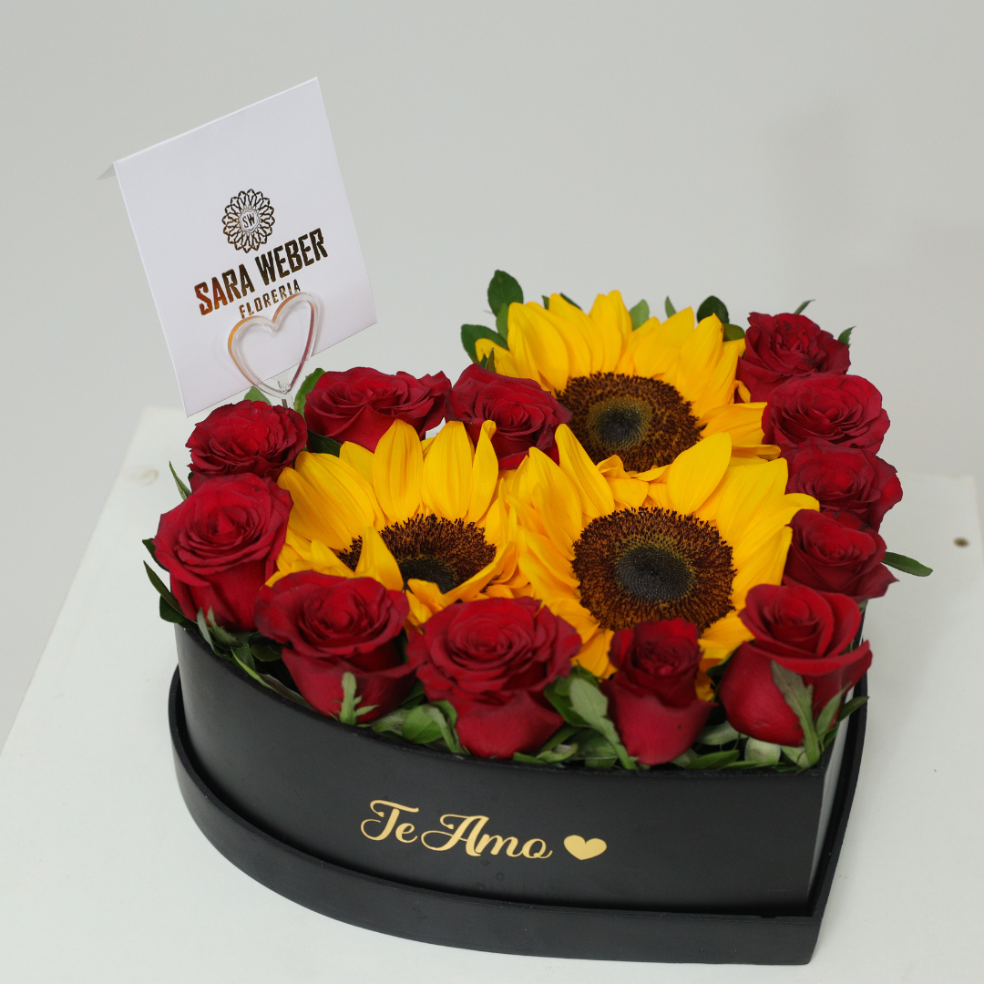 Caja-de-corazon-rosas-y-girasoles
